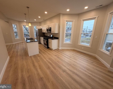 3 E Overlea Avenue - Photo Thumbnail 4