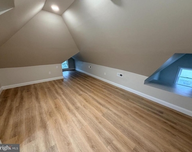 3 E Overlea Avenue - Photo Thumbnail 21