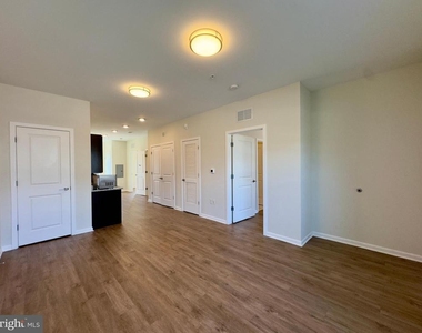 5902 Arizona Avenue - Photo Thumbnail 10