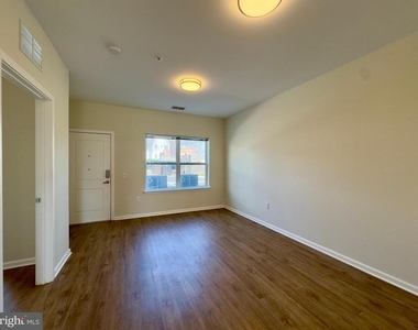 5902 Arizona Avenue - Photo Thumbnail 9