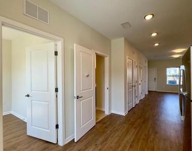 5902 Arizona Avenue - Photo Thumbnail 3