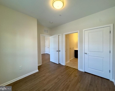 5902 Arizona Avenue - Photo Thumbnail 12
