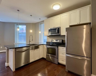 208 E Redwood Street - Photo Thumbnail 6