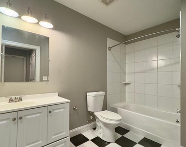 208 E Redwood Street - Photo Thumbnail 2