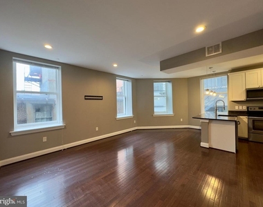 208 E Redwood Street - Photo Thumbnail 8