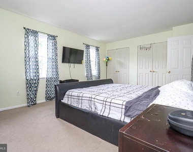 2426 Vineyard Lane - Photo Thumbnail 17