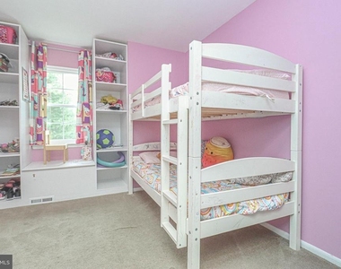 2426 Vineyard Lane - Photo Thumbnail 24