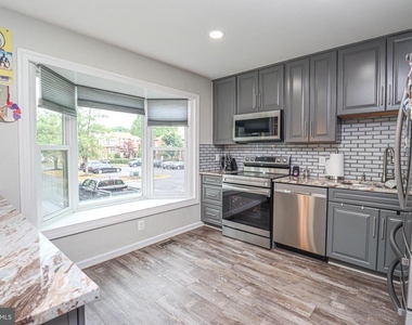 2426 Vineyard Lane - Photo Thumbnail 5