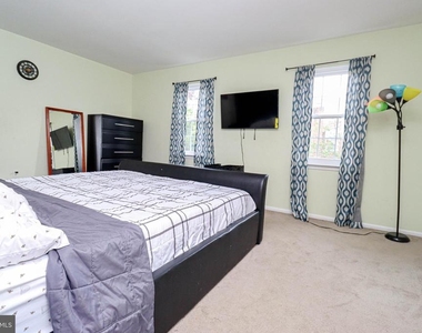2426 Vineyard Lane - Photo Thumbnail 16