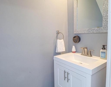 2426 Vineyard Lane - Photo Thumbnail 14