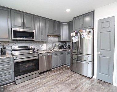 2426 Vineyard Lane - Photo Thumbnail 3