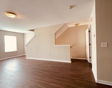 1505 W 5th Street - Photo Thumbnail 4