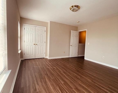 1505 W 5th Street - Photo Thumbnail 12