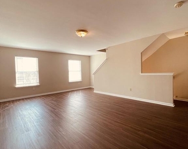 1505 W 5th Street - Photo Thumbnail 3