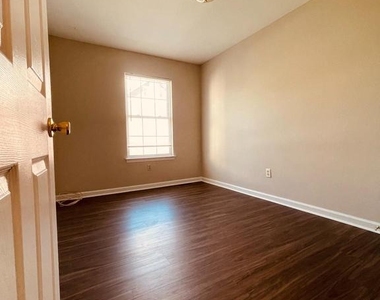 1505 W 5th Street - Photo Thumbnail 17