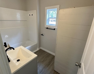 622 Scarbrough St - Photo Thumbnail 7