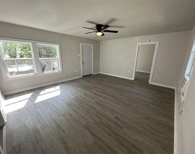 622 Scarbrough St - Photo Thumbnail 2