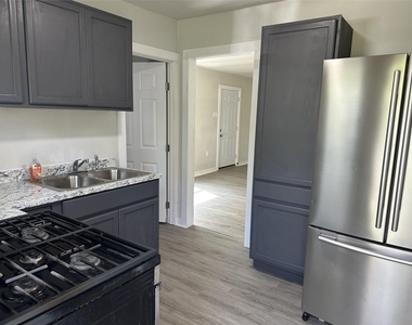 622 Scarbrough St - Photo Thumbnail 3