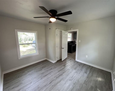 622 Scarbrough St - Photo Thumbnail 8