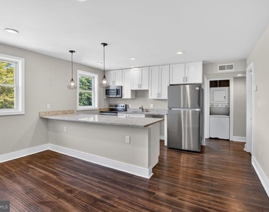 622 Eastern Avenue Ne - Photo Thumbnail 1