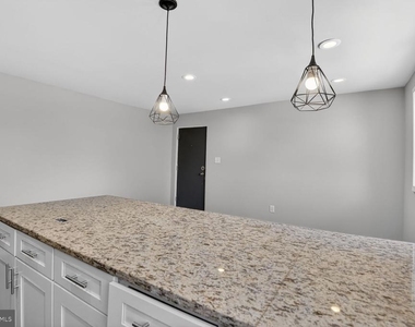 622 Eastern Avenue Ne - Photo Thumbnail 5