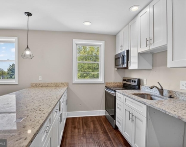 622 Eastern Avenue Ne - Photo Thumbnail 4