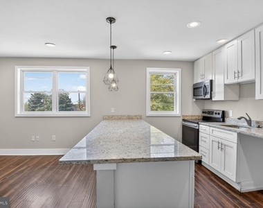 622 Eastern Avenue Ne - Photo Thumbnail 3