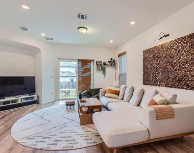 6521 Carriage Pines Dr - Photo Thumbnail 6