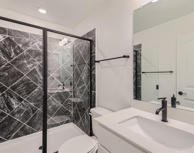 6521 Carriage Pines Dr - Photo Thumbnail 28