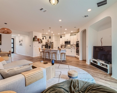 6521 Carriage Pines Dr - Photo Thumbnail 5