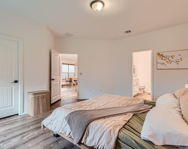 6521 Carriage Pines Dr - Photo Thumbnail 16