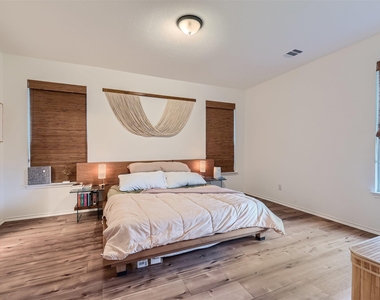 6521 Carriage Pines Dr - Photo Thumbnail 14