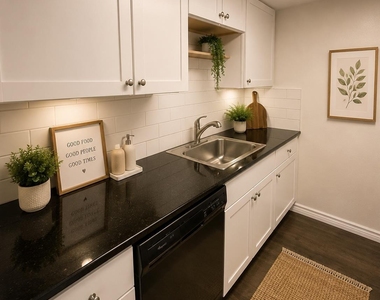 2401 Leon St - Photo Thumbnail 8