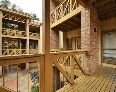 806 W24 St - Photo Thumbnail 4