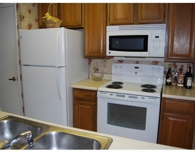 806 W24 St - Photo Thumbnail 3