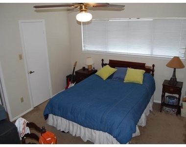 806 W24 St - Photo Thumbnail 1