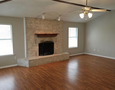 16 Brenda Ln - Photo Thumbnail 11