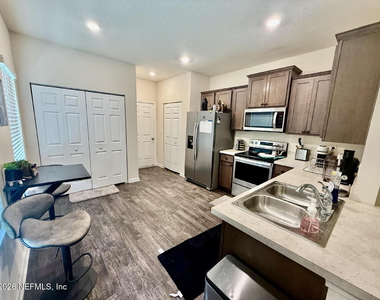 887 Capitol Parkway - Photo Thumbnail 2