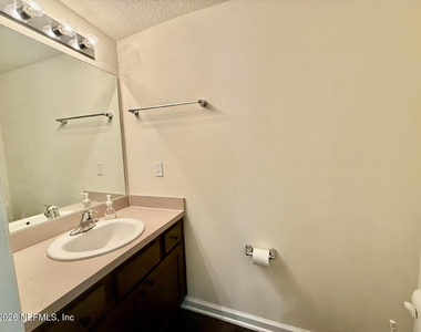 887 Capitol Parkway - Photo Thumbnail 4
