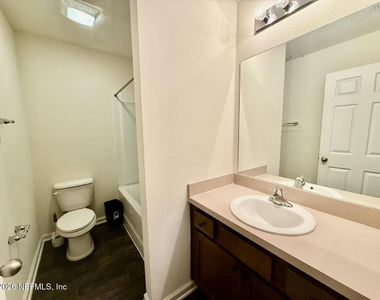 887 Capitol Parkway - Photo Thumbnail 8
