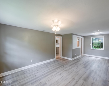 7832 Newton Road - Photo Thumbnail 9