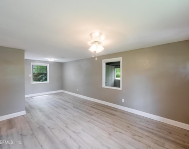 7832 Newton Road - Photo Thumbnail 10
