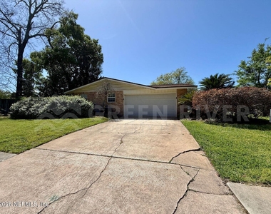 2 Fairway Road - Photo Thumbnail 2