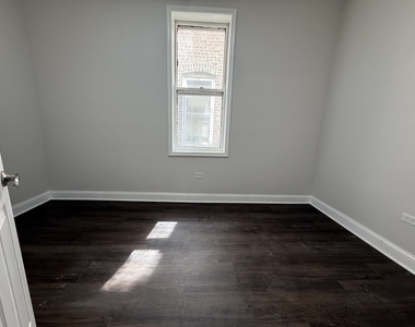 2533 S Drake Avenue - Photo Thumbnail 7