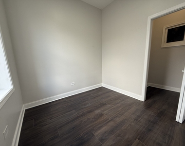 2533 S Drake Avenue - Photo Thumbnail 4