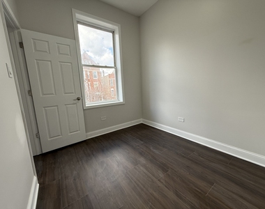 2533 S Drake Avenue - Photo Thumbnail 5