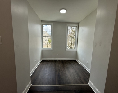 2533 S Drake Avenue - Photo Thumbnail 6