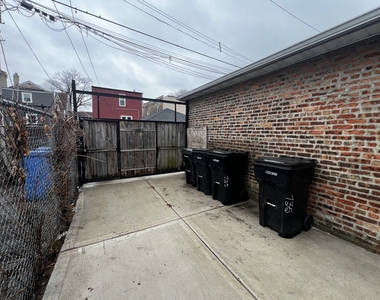 735 N Hamlin Avenue - Photo Thumbnail 20