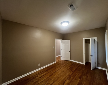 735 N Hamlin Avenue - Photo Thumbnail 6