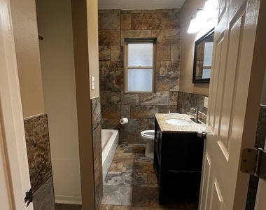 735 N Hamlin Avenue - Photo Thumbnail 9